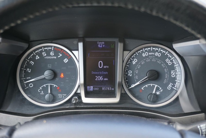 Toyota Tacoma 4WD Vehicle Full-screen Gallery Image 43