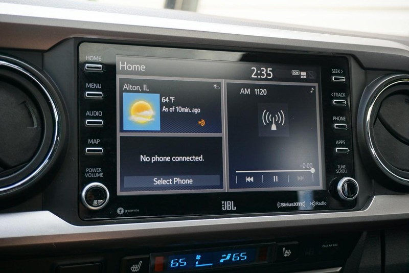 Toyota Tacoma 4WD Vehicle Full-screen Gallery Image 45