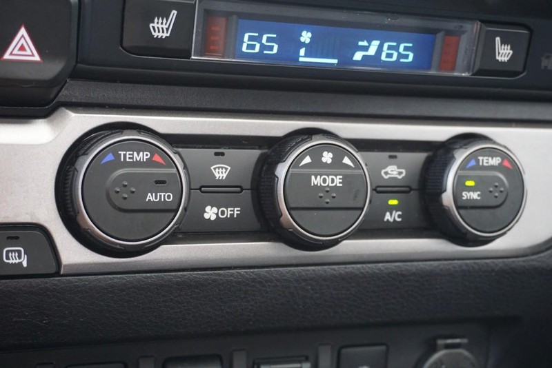 Toyota Tacoma 4WD Vehicle Full-screen Gallery Image 48