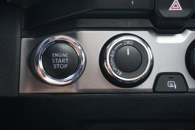 Toyota Tacoma 4WD Vehicle Full-screen Gallery Image 49