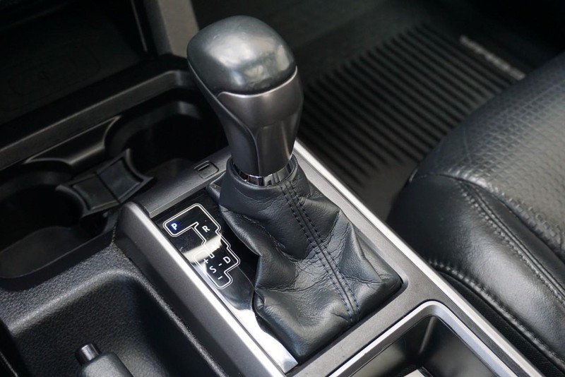 Toyota Tacoma 4WD Vehicle Full-screen Gallery Image 52