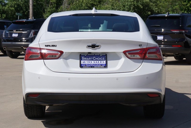 Chevrolet Malibu Vehicle Full-screen Gallery Image 04