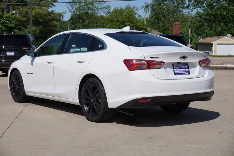 Chevrolet Malibu Vehicle Full-screen Gallery Image 05