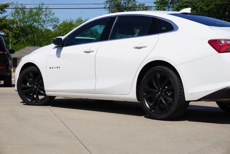 Chevrolet Malibu Vehicle Full-screen Gallery Image 12