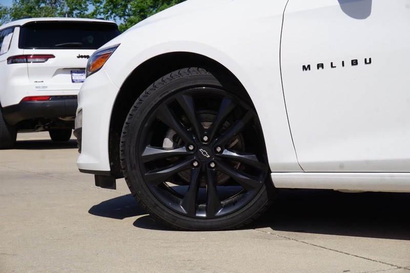 Chevrolet Malibu Vehicle Full-screen Gallery Image 13