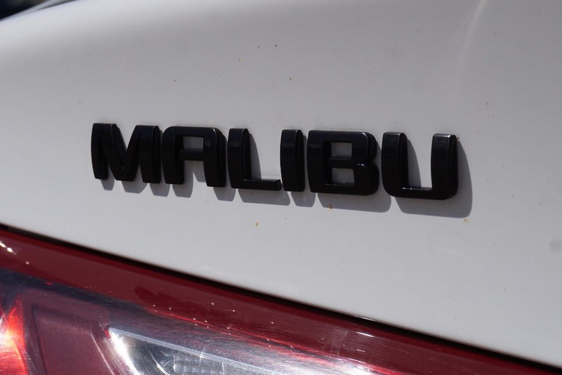 Chevrolet Malibu Vehicle Full-screen Gallery Image 17