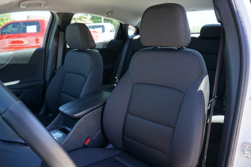 Chevrolet Malibu Vehicle Full-screen Gallery Image 21