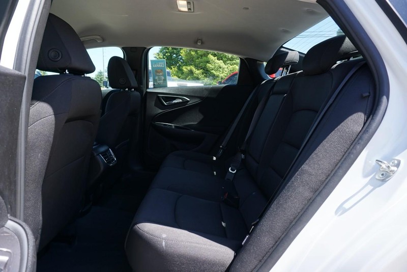 Chevrolet Malibu Vehicle Full-screen Gallery Image 22