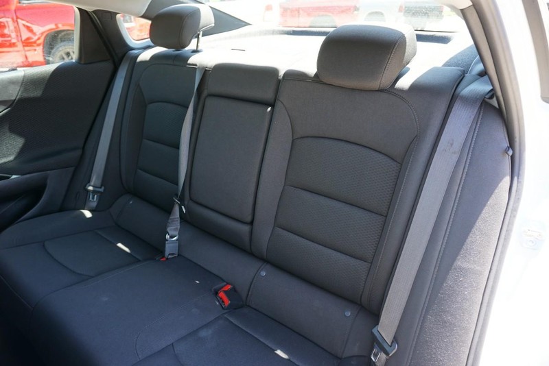 Chevrolet Malibu Vehicle Full-screen Gallery Image 23