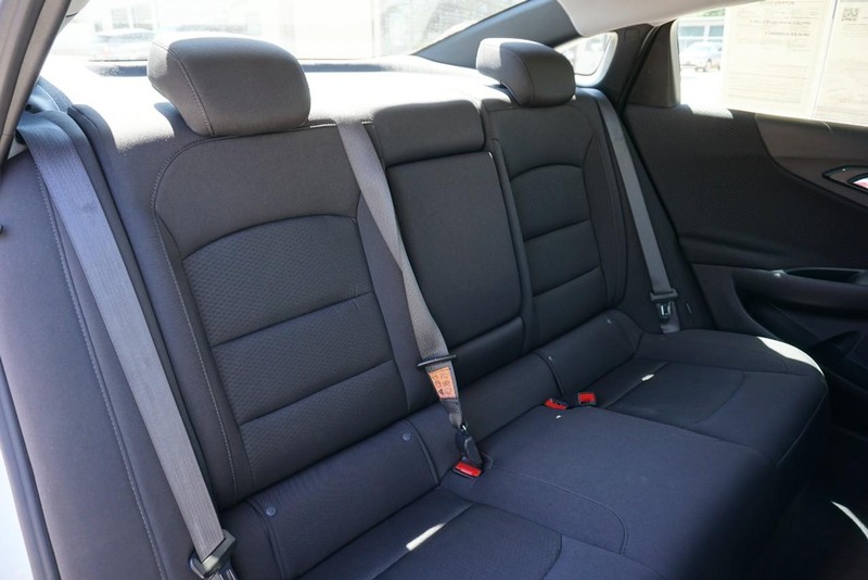 Chevrolet Malibu Vehicle Full-screen Gallery Image 25