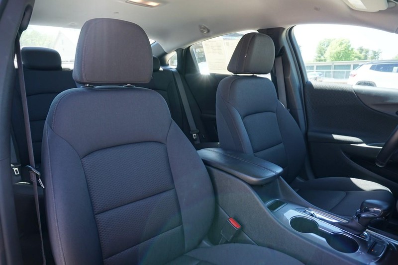 Chevrolet Malibu Vehicle Full-screen Gallery Image 27