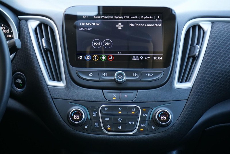 Chevrolet Malibu Vehicle Full-screen Gallery Image 30