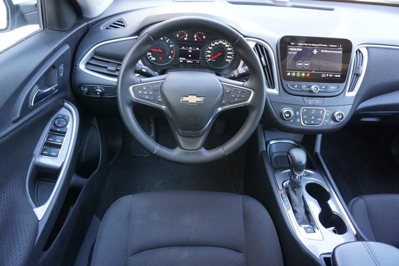 Chevrolet Malibu Vehicle Full-screen Gallery Image 32