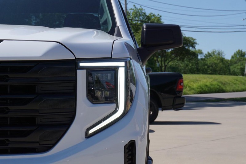 GMC Sierra 1500 Vehicle Full-screen Gallery Image 10