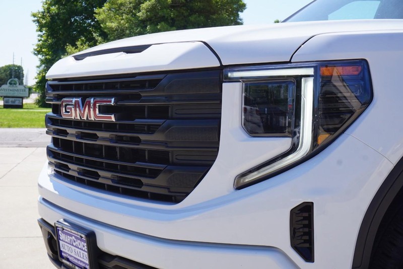 GMC Sierra 1500 Vehicle Full-screen Gallery Image 11