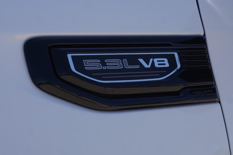 GMC Sierra 1500 Vehicle Full-screen Gallery Image 12