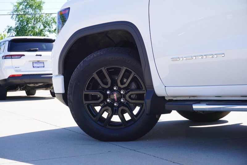 GMC Sierra 1500 Vehicle Full-screen Gallery Image 16