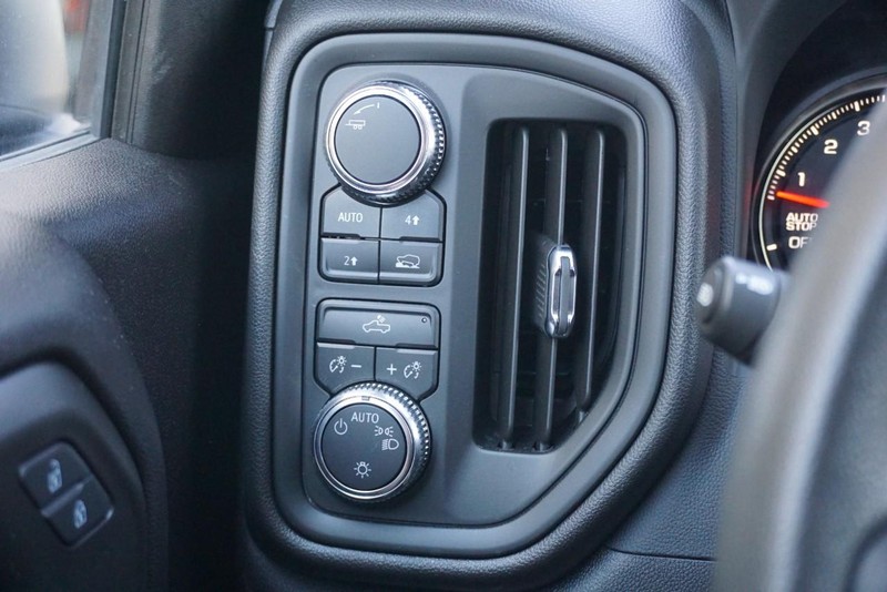 GMC Sierra 1500 Vehicle Full-screen Gallery Image 41