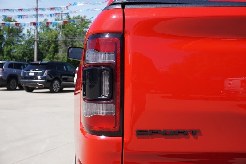 Ram 1500 Vehicle Full-screen Gallery Image 21
