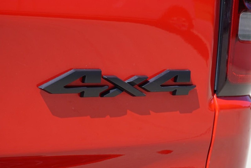 Ram 1500 Vehicle Full-screen Gallery Image 24