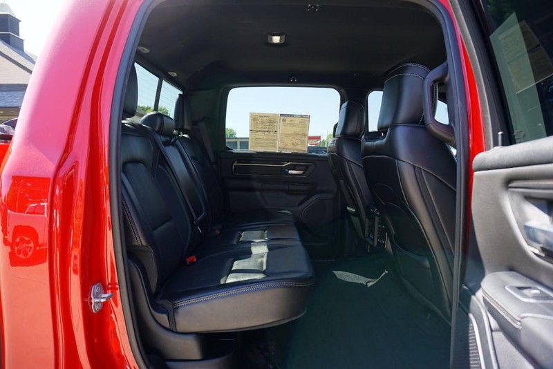 Ram 1500 Vehicle Full-screen Gallery Image 32