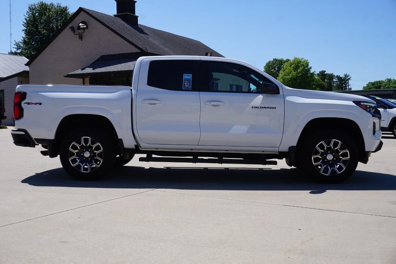 Chevrolet Colorado Vehicle Full-screen Gallery Image 02