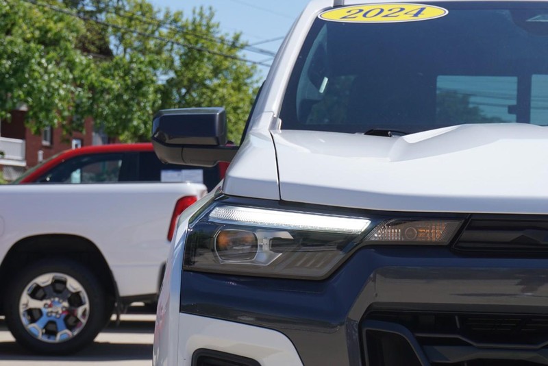 Chevrolet Colorado Vehicle Full-screen Gallery Image 09