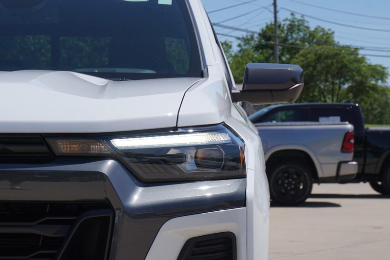 Chevrolet Colorado Vehicle Full-screen Gallery Image 10