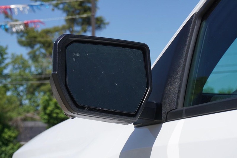 Chevrolet Colorado Vehicle Full-screen Gallery Image 17