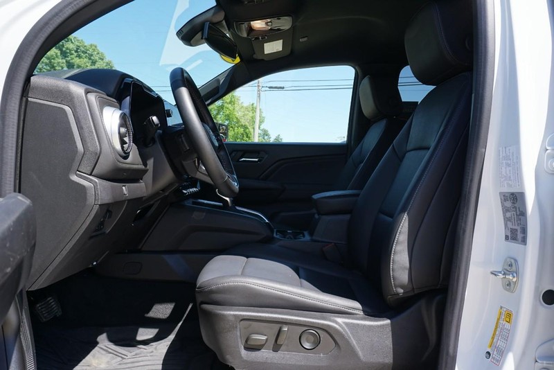 Chevrolet Colorado Vehicle Full-screen Gallery Image 26