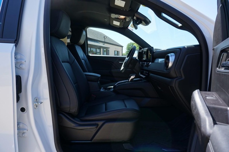 Chevrolet Colorado Vehicle Full-screen Gallery Image 33