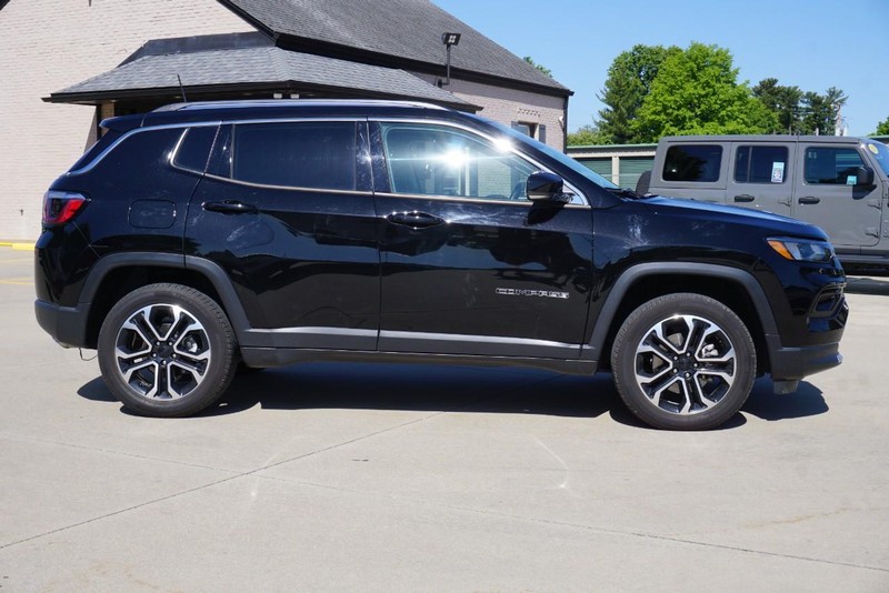 Jeep Compass Vehicle Full-screen Gallery Image 02
