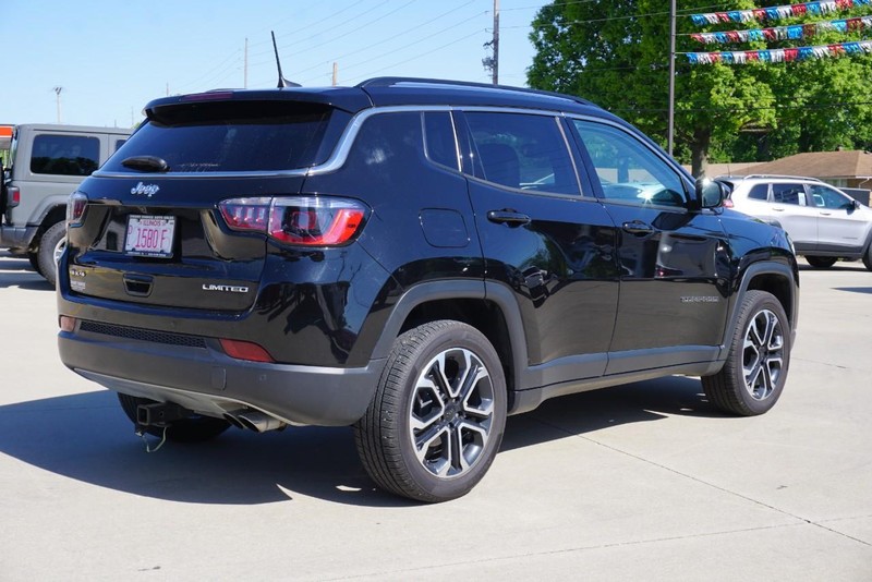 Jeep Compass Vehicle Full-screen Gallery Image 03