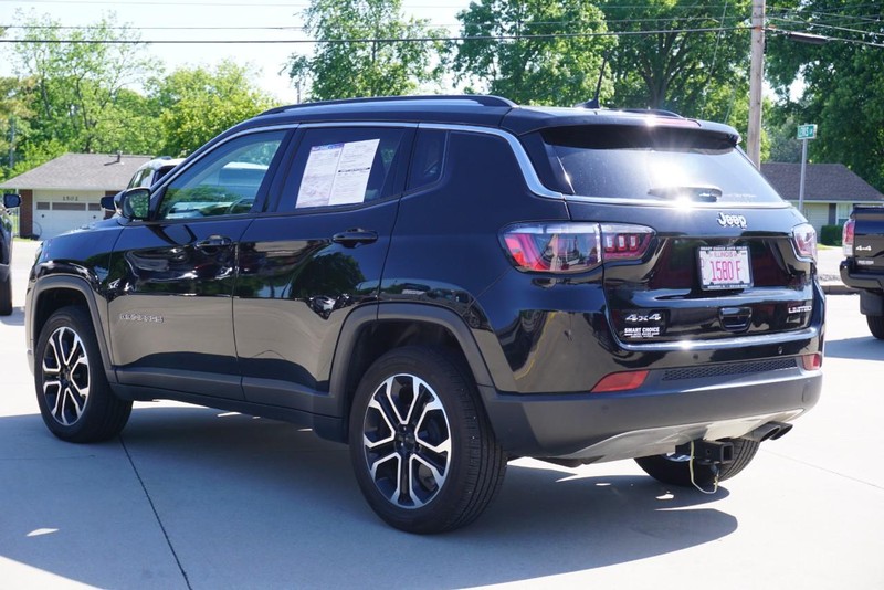 Jeep Compass Vehicle Full-screen Gallery Image 05