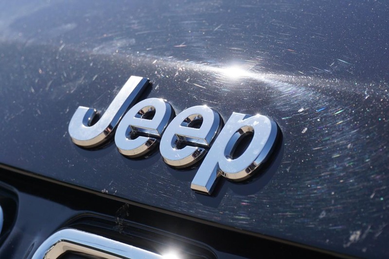 Jeep Compass Vehicle Full-screen Gallery Image 11