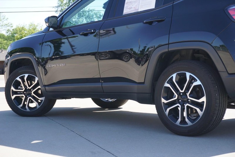 Jeep Compass Vehicle Full-screen Gallery Image 13