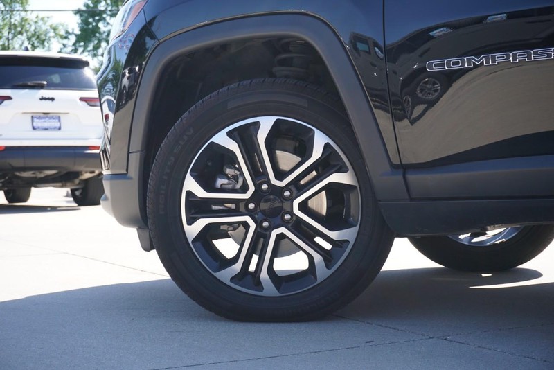 Jeep Compass Vehicle Full-screen Gallery Image 14