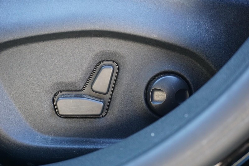Jeep Compass Vehicle Full-screen Gallery Image 22