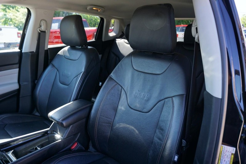 Jeep Compass Vehicle Full-screen Gallery Image 23