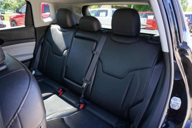 Jeep Compass Vehicle Full-screen Gallery Image 25