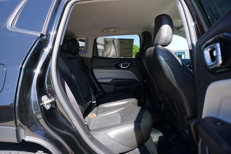 Jeep Compass Vehicle Full-screen Gallery Image 26