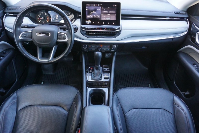 Jeep Compass Vehicle Full-screen Gallery Image 30