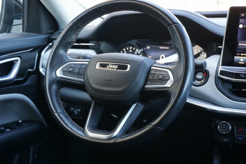 Jeep Compass Vehicle Full-screen Gallery Image 31