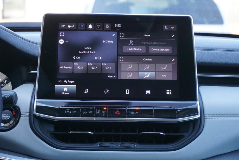 Jeep Compass Vehicle Full-screen Gallery Image 32