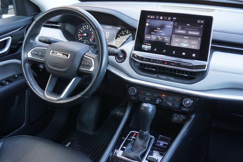 Jeep Compass Vehicle Full-screen Gallery Image 33