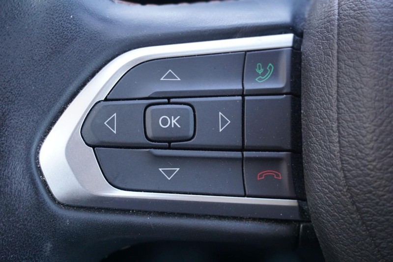 Jeep Compass Vehicle Full-screen Gallery Image 35