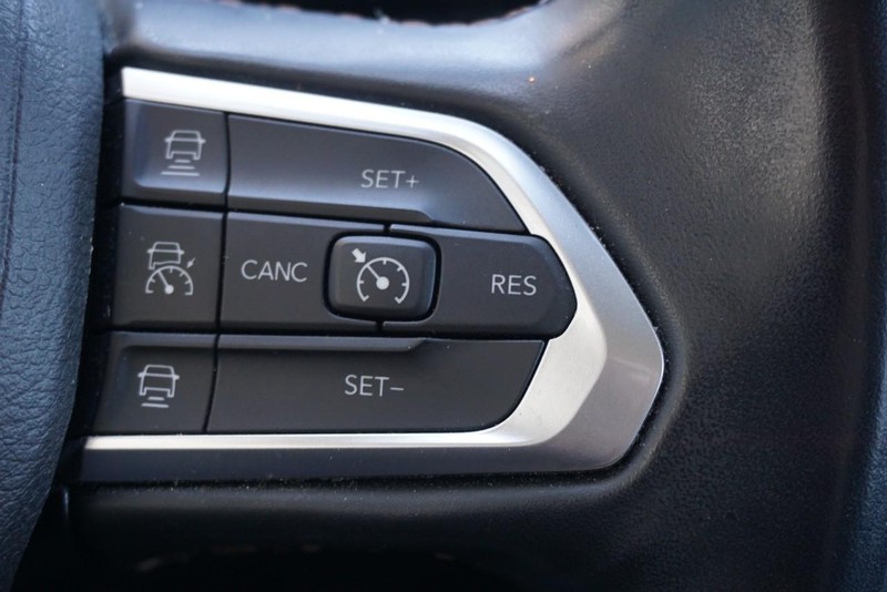 Jeep Compass Vehicle Full-screen Gallery Image 36