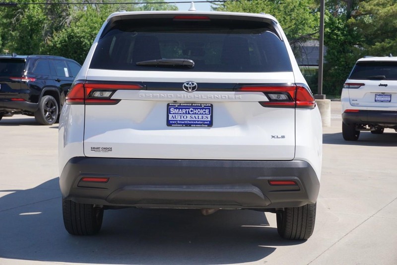 Toyota Grand Highlander Vehicle Full-screen Gallery Image 04