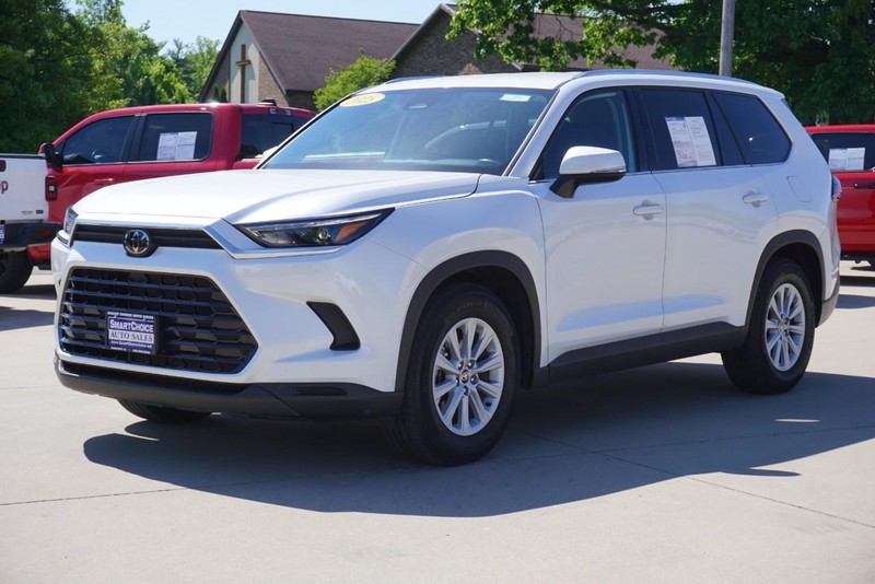 Toyota Grand Highlander Vehicle Full-screen Gallery Image 07