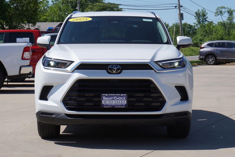 Toyota Grand Highlander Vehicle Full-screen Gallery Image 08